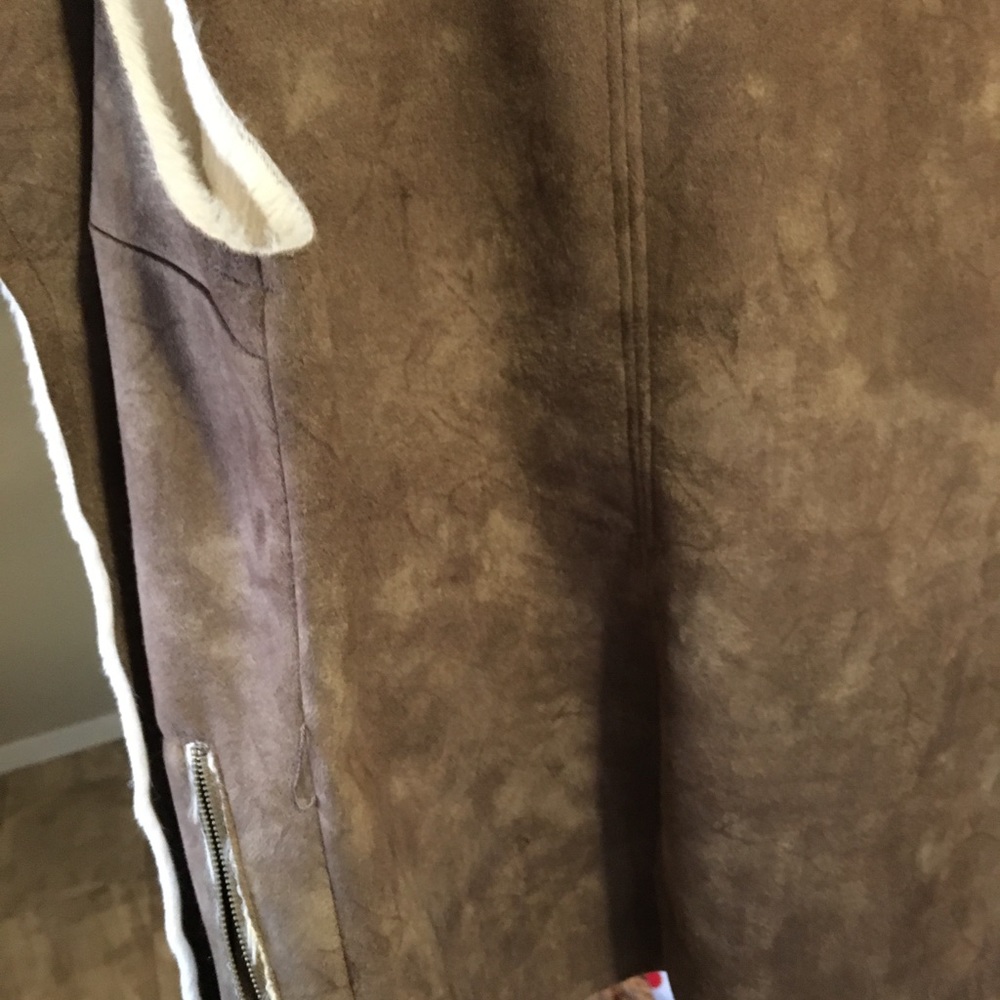 Vest - Picture 5 of 5